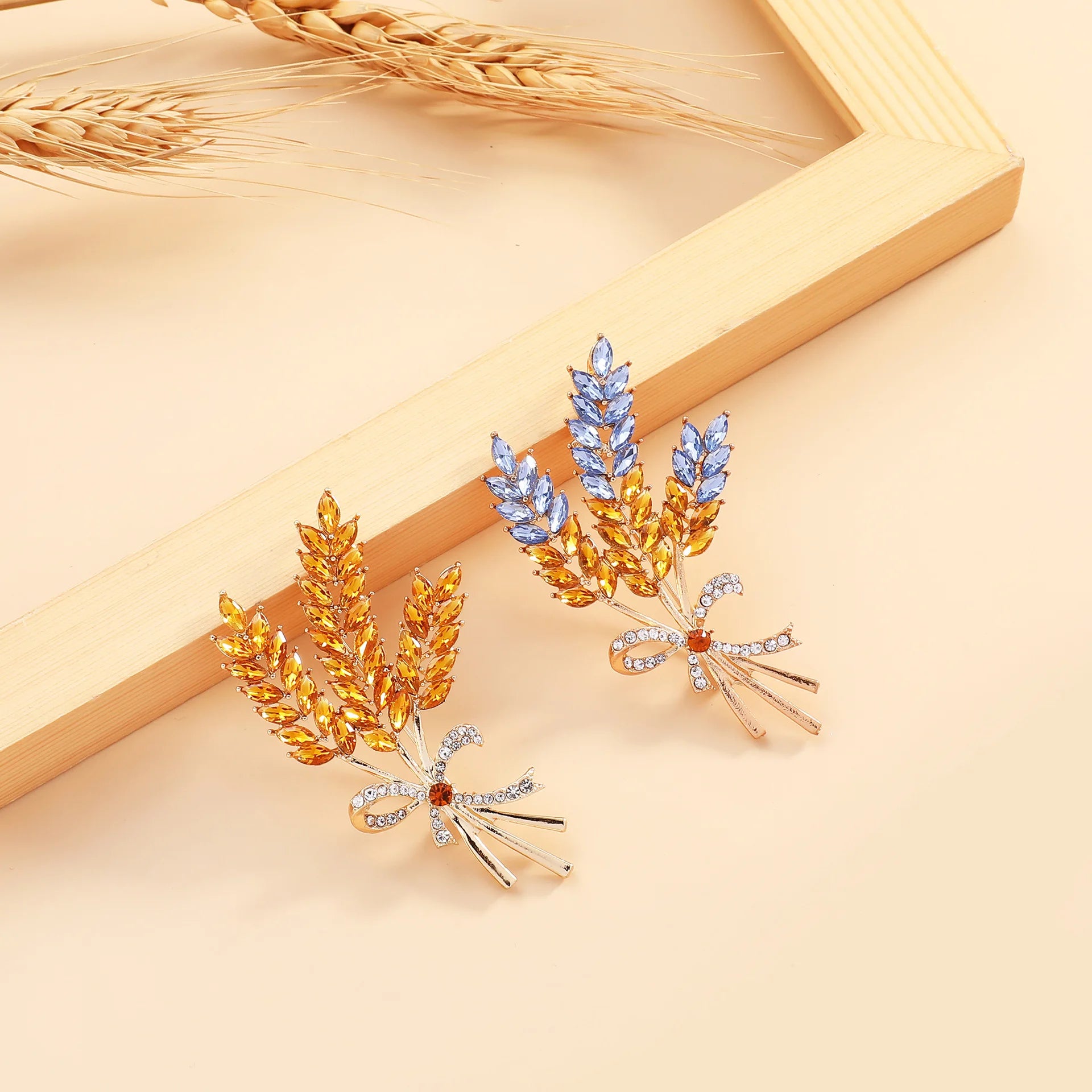 Luxurious Exquisite Diamond Brooch Plant Wheat Crystal Inlaid for Wedding or Engagement Made of Alloy
