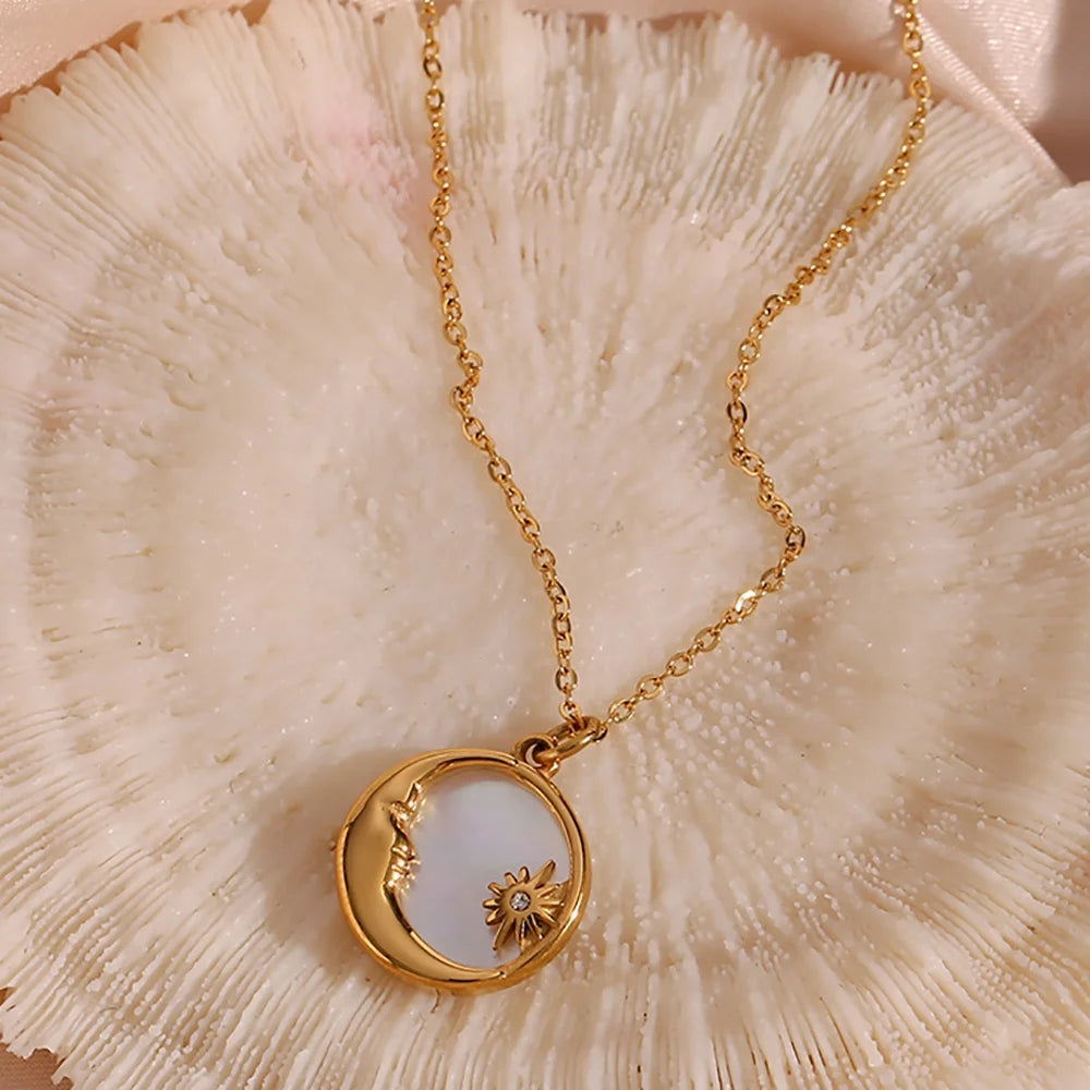 Guarantee Dreamshow Natural Shell 18k Gold Plated Disc Sun Moon Pendant Necklace Tarnish Free Stainless Steel Necklace Jewelry