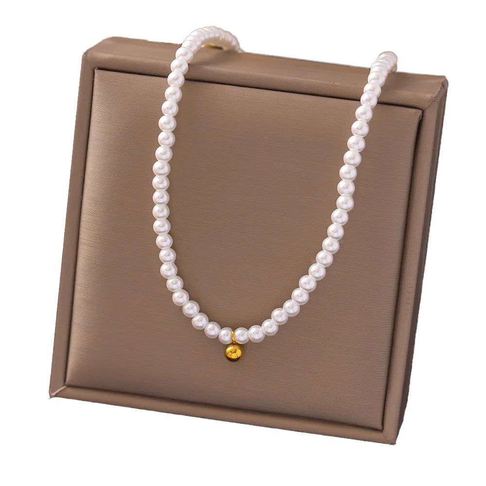 European American Elegant Women Stainless Steel Necklace with Diamond Light Luxury Retro Pendant Gold Plated Clavicle Chain
