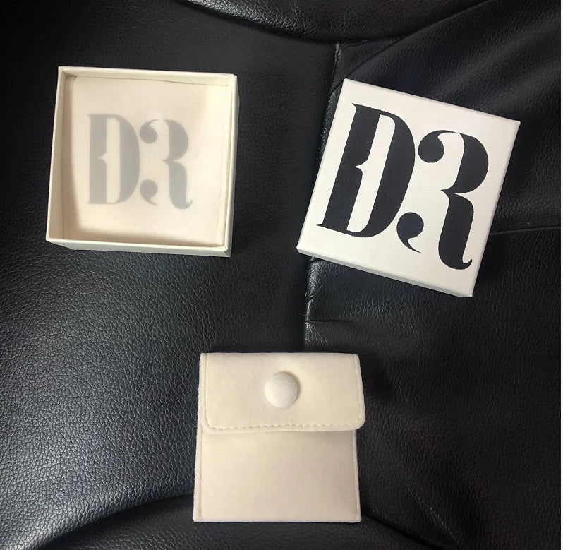 2026 MOQ 100PCS Beige Black Suede Envelope Pouch Popular Mini Jewelry Packaging for Gemstones & Watches Customizable Logo