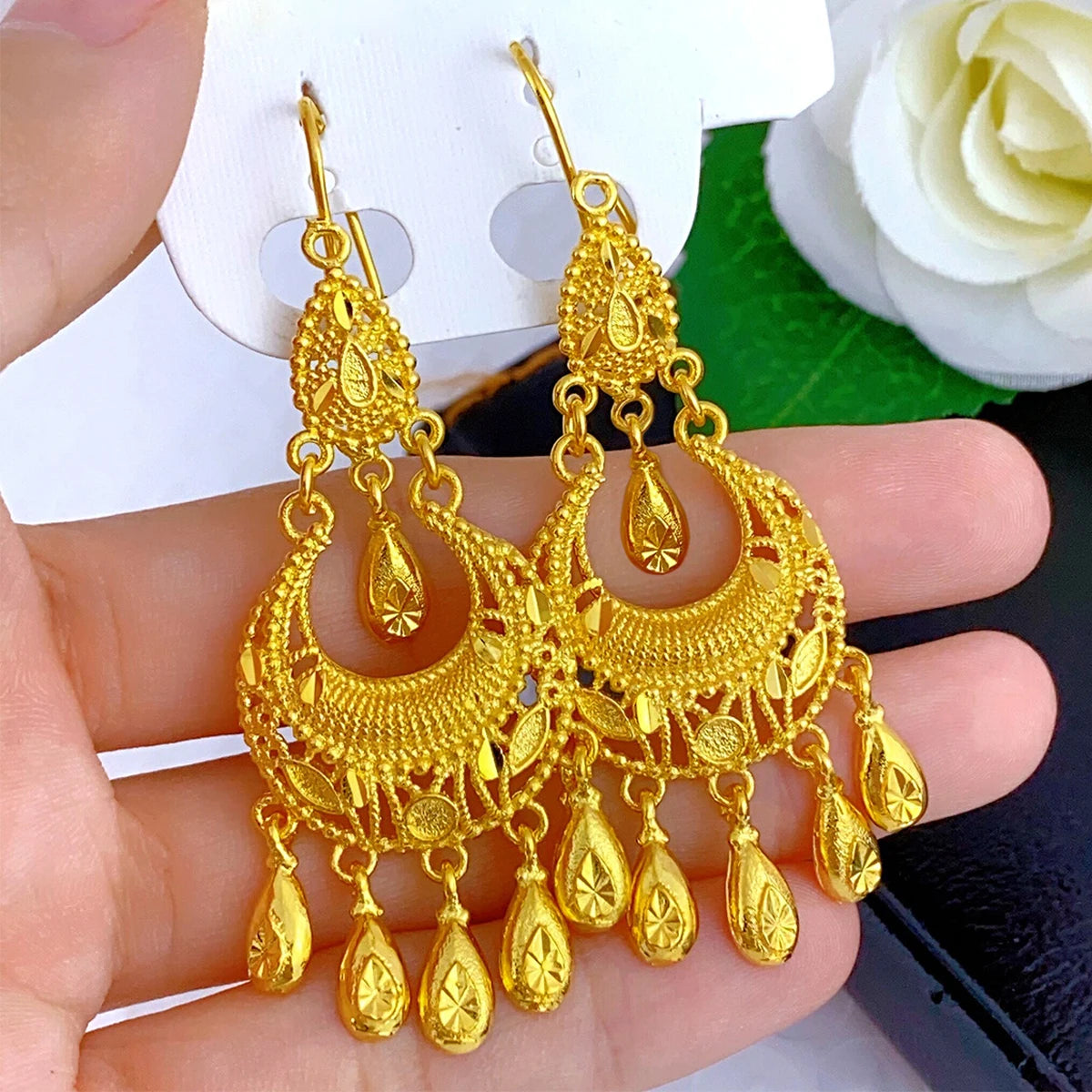 Dubai 24K Gold Plating Bride Wedding Long Hook Earrings Indian Style Wedding Jewelry Copper Tassel Pendant Huggie Earrings