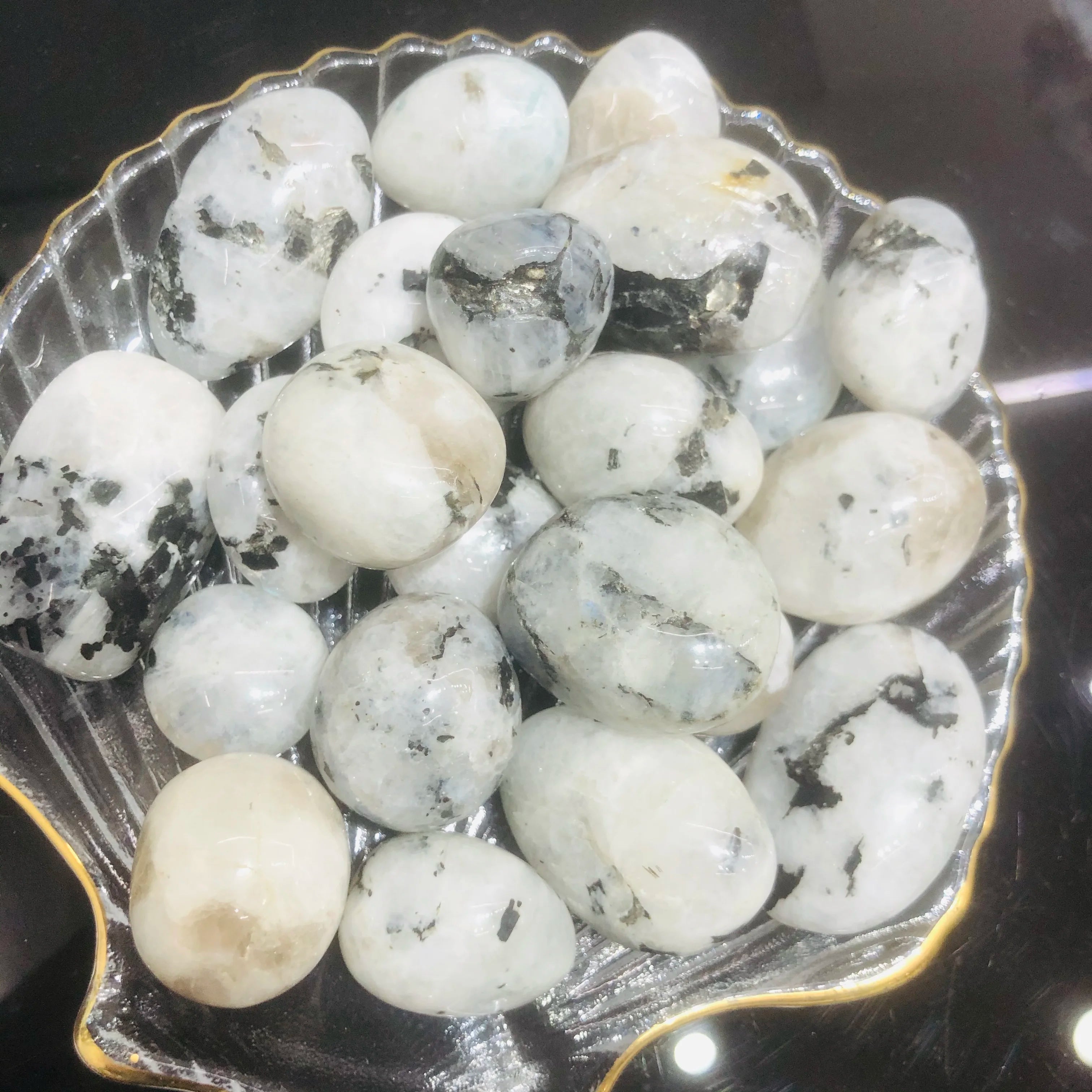 Wholesale Natural Blue Moonstone Tumbled with Good Flash Healing Quartz Crystal Gemstone for Gifts