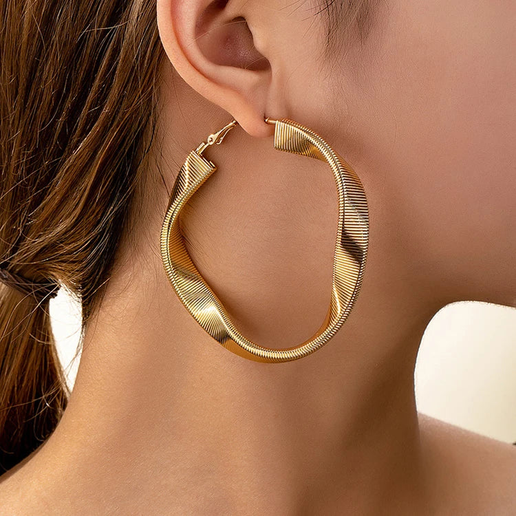 Alloy Twisted Pattern Earrings for Women Minimalist Commuter Style Trendy Irregular Geometric Hoop for Party
