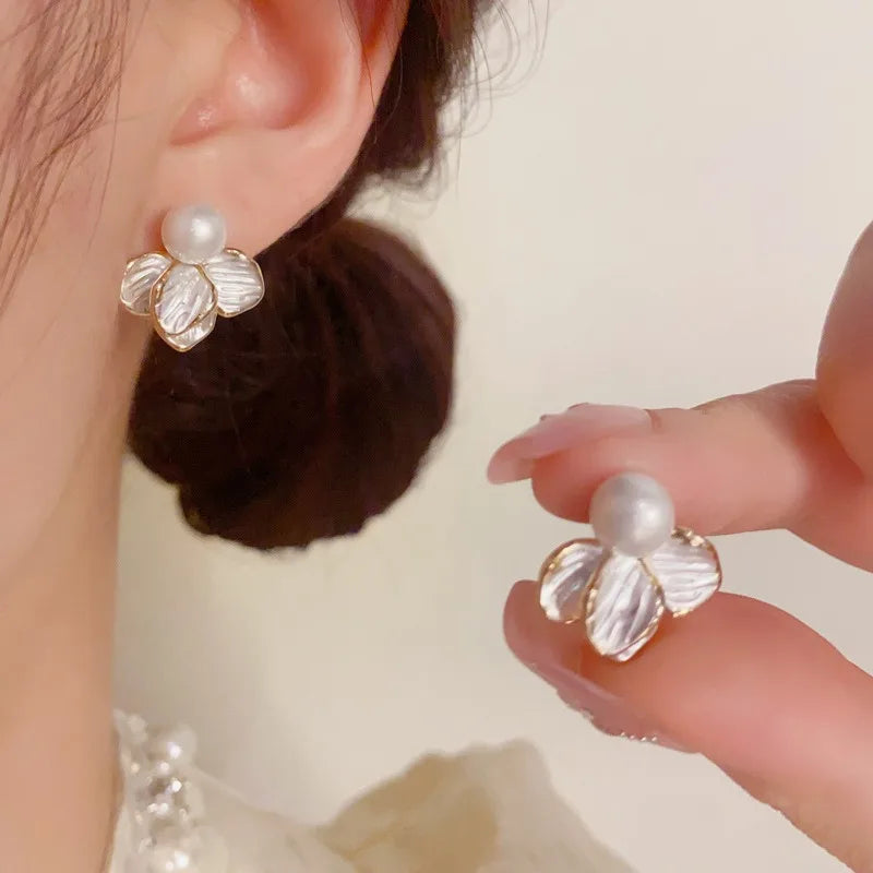 Fashionable Exquisite Versatile Copper Needle White Thin Coated Petal Pearl Stud Earrings for Women Unique Trendy Zircon