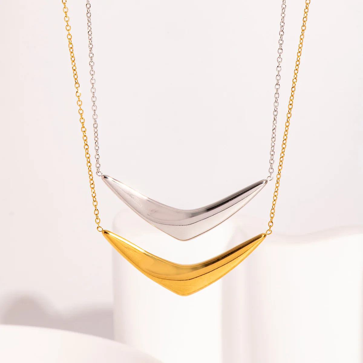 Minimalist 18k Gold Plated Stainless Steel Link Chain Glossy Geometric V Shaped Pendant Necklace