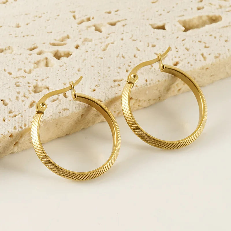 2023 New Vintage Style 18k Gold Plated Screw Twisted Hoop Earring Smooth Chunky Stainless Steel Hoop Earrings for Women