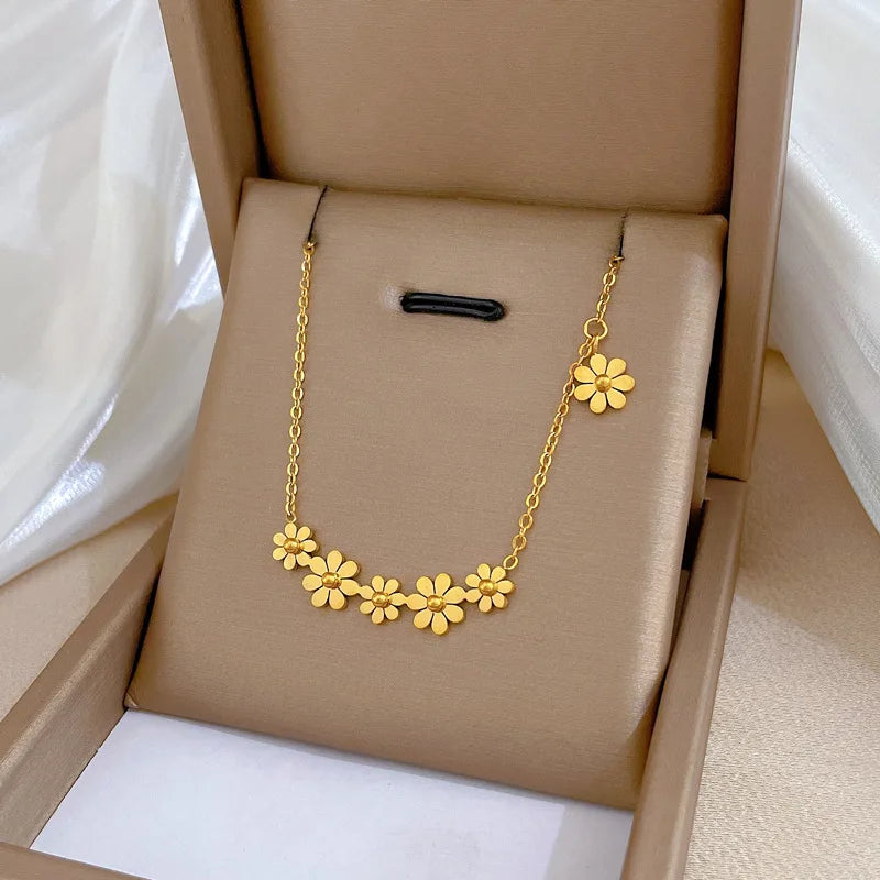 [Titanium Steel] 6 Flowers Real Gold Necklace Collarbone Chain Accessories