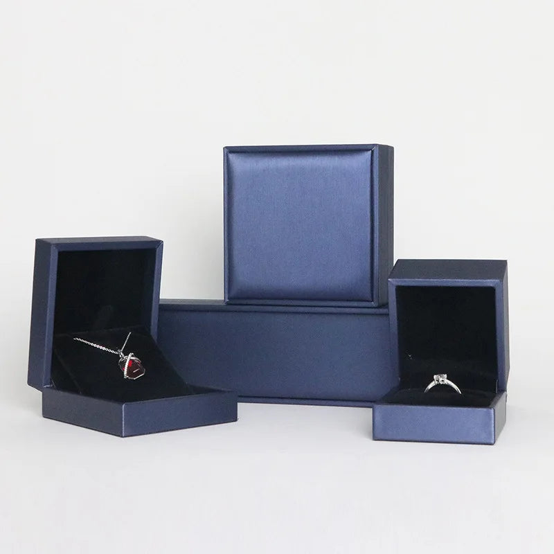 Wholesale Luxury Wedding Gift Gold Jewelry Set Necklace Ring PU Leather Packaging Clamshell Box with Flannel Insert