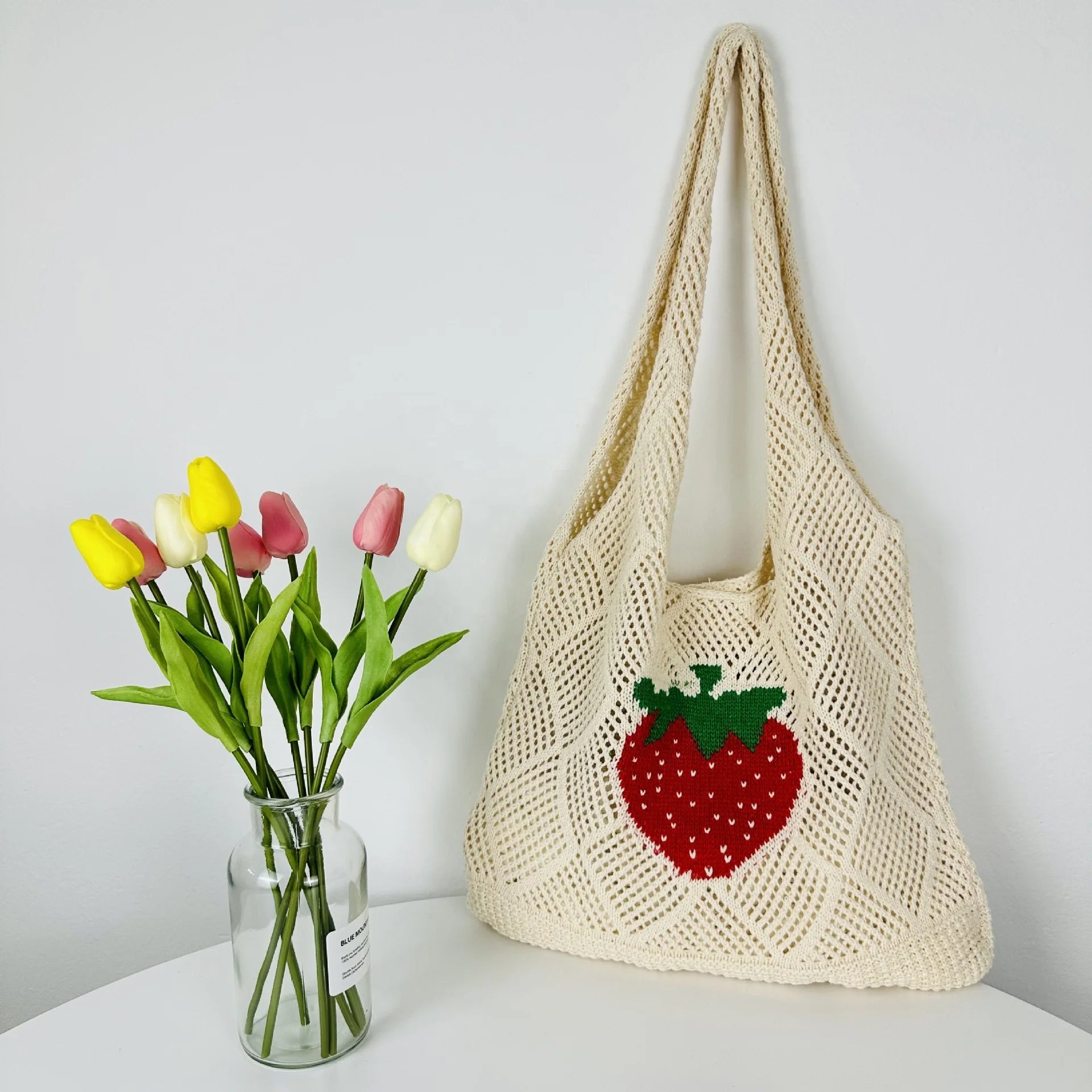 New Arrival Vintage Crochet Wool Shopping Tote Bags for Women Cute Strawberry Pattern Mesh Beach Knitted Tote Bags Vintage Lady