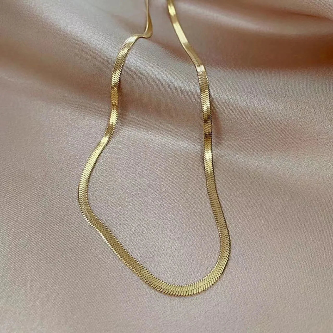 HWASAN Silver Plated Unisex Snake Bone Chain Necklace Delicate Stainless Steel Engagement Anniversary Wedding Party Gift Jewelry