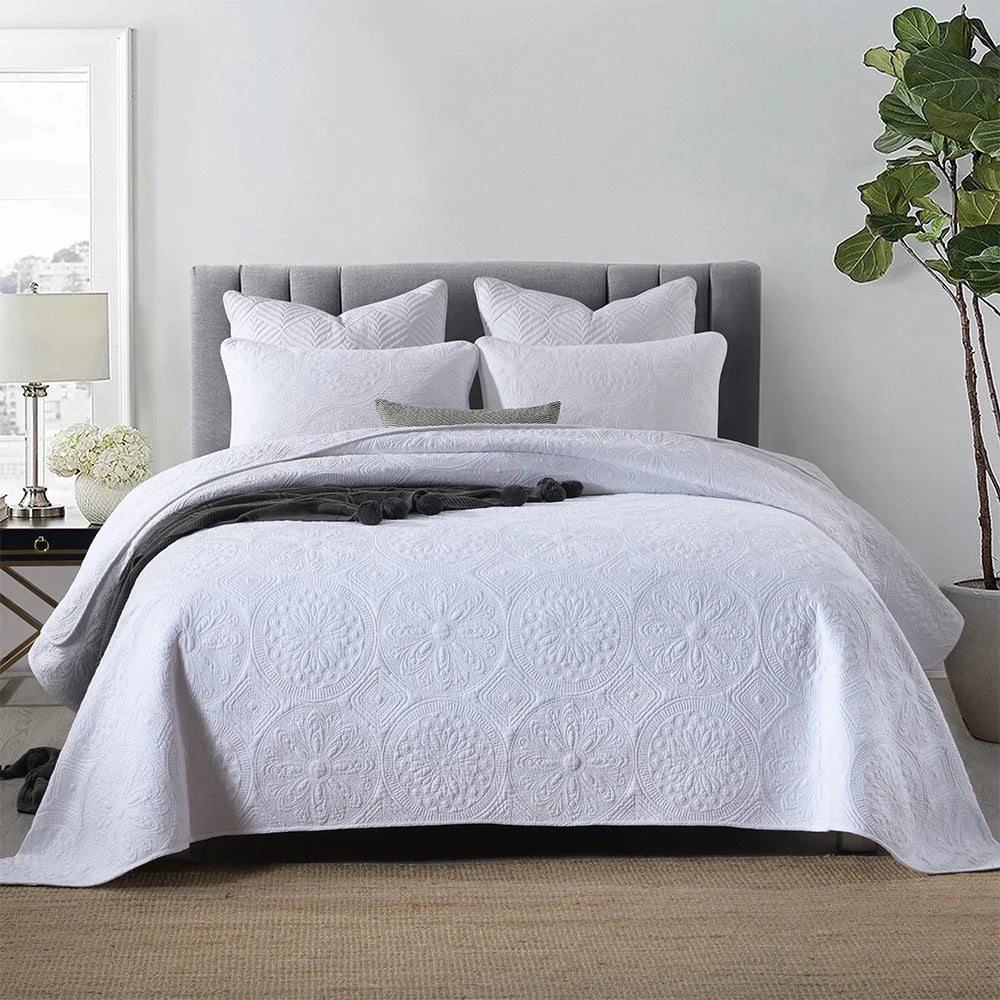 New Design 3 Piece Breathable Soft Wholesale White Geometric Embroidery Cotton Quilted Bedspread Sets/Coverlets