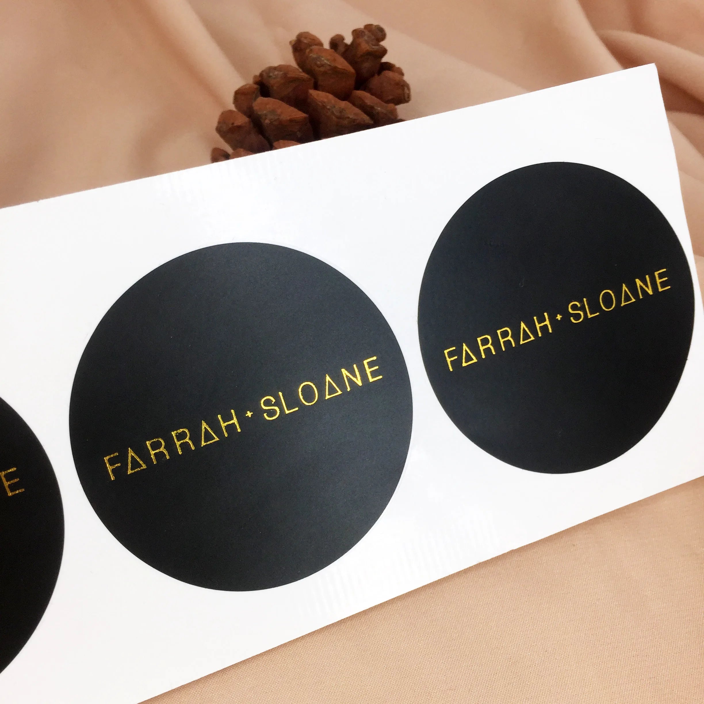 Luxury Gold Foil logo Vinyl Self-advised Sticker Waterproof Custom Packing Labels With Printing logo Round Shape Pvc Sticker