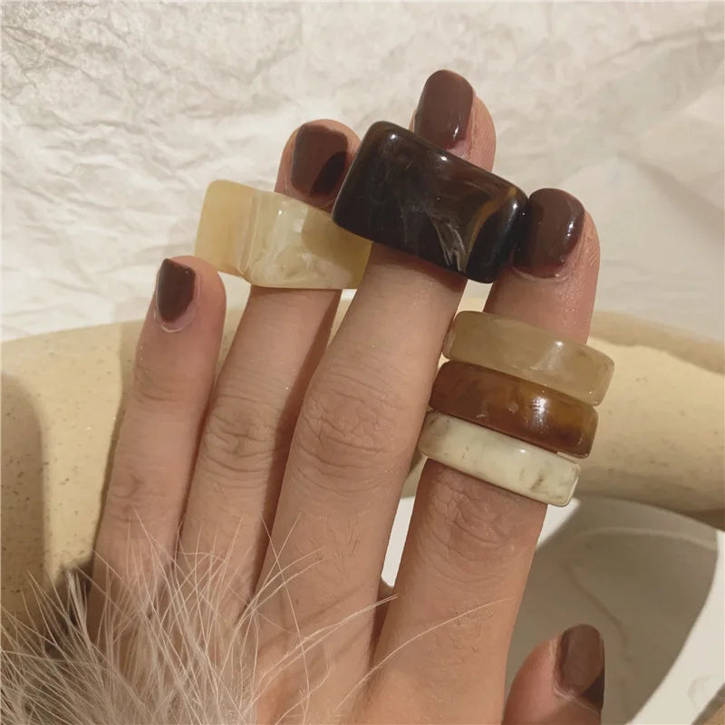 2021 New Vintage Fashion Acrylic Acetic Acid Round Resin Hand Finger Rings for Men Women Jewelry Gift