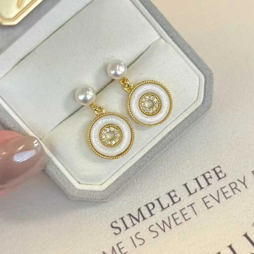 Round/oval Donut Shell Earrings with 5-6mm Natural High-quality Freshwater Pearl Anti Allergic Design Pearl Earrings