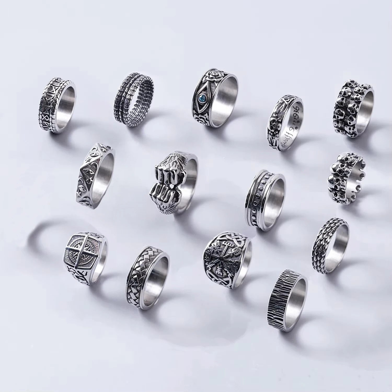 Anillos Vintage Rings Hip Hop Engraved Unique Compass Eye of Horus Biker Skull Stainless Steel Jewelry Ring for Men