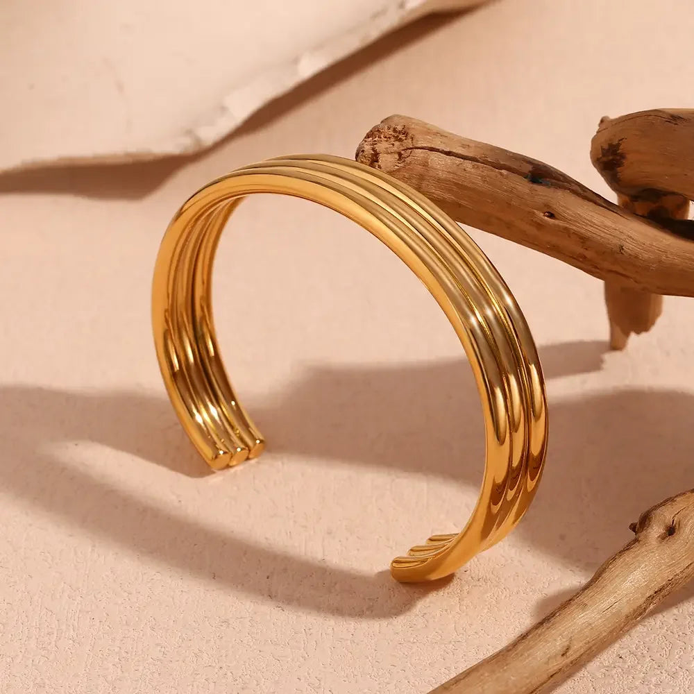 Customized Finely Polished 18K Gold Plated Striped Multilayer Stainless Steel Waterproof Bracelet for Gifts