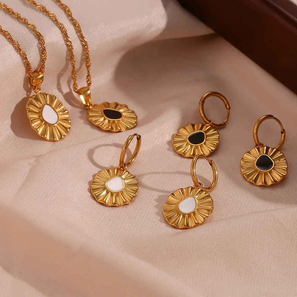 Dreamshow Engraved Flower Shape Enamel Pendant Necklace 18K Gold Plated Stainless Steel Pendant Necklace