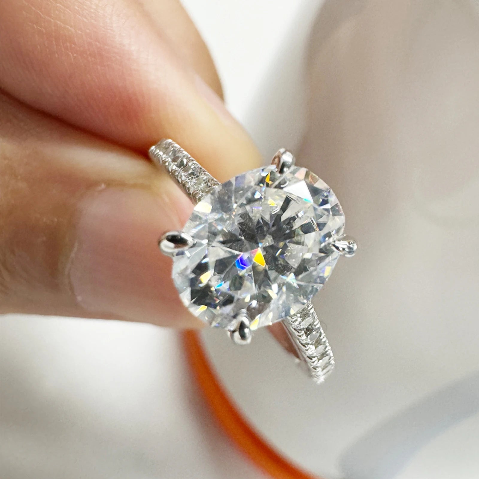 Luxury Wedding 1ct 2ct 925 Silver White Gold Plated Oval/Radiant Cut VVS Lab Grown Moissanite Diamond Engagement Ring for Women