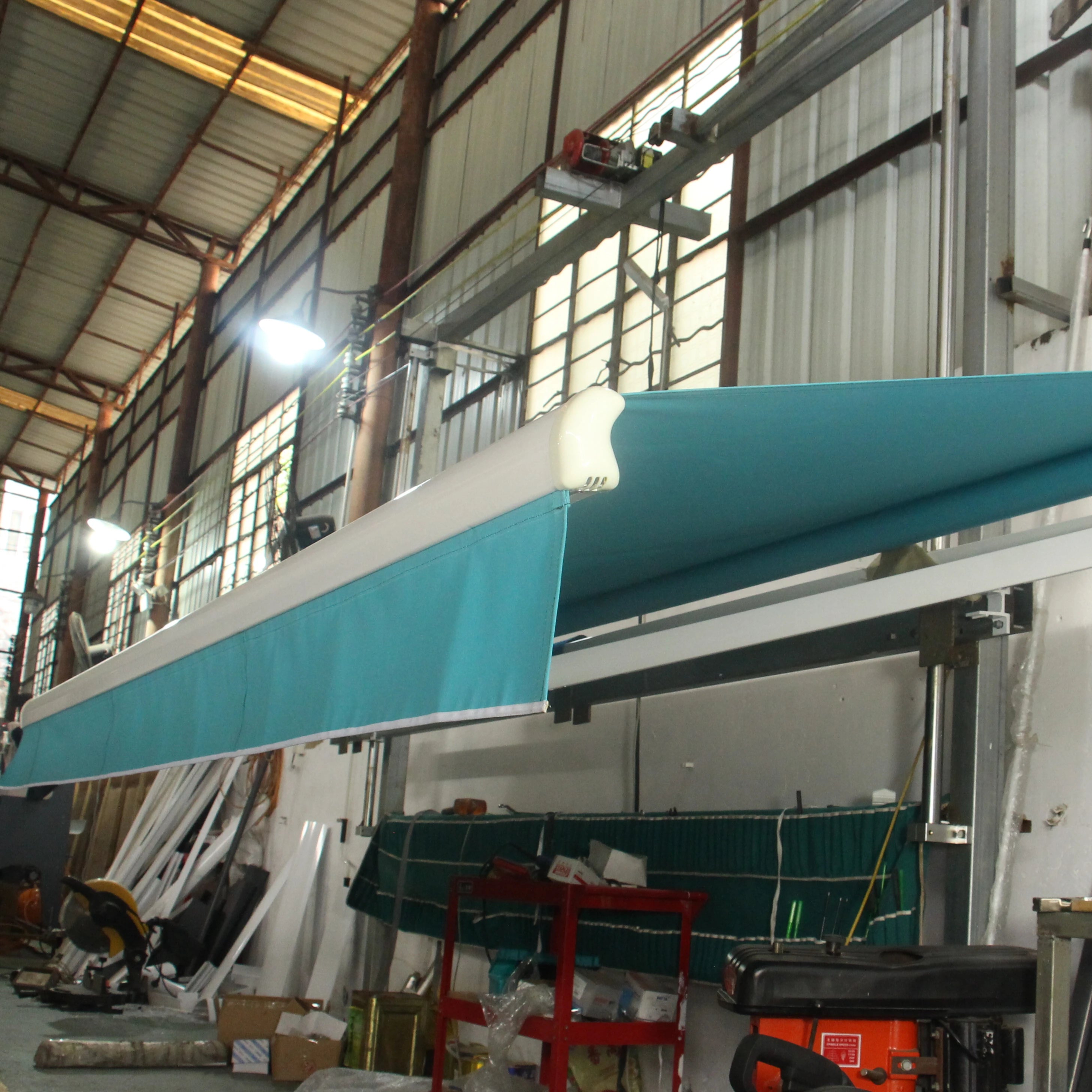 Strong motorized sunshade retractable awnings folding arm awnings with LEDs light Customized