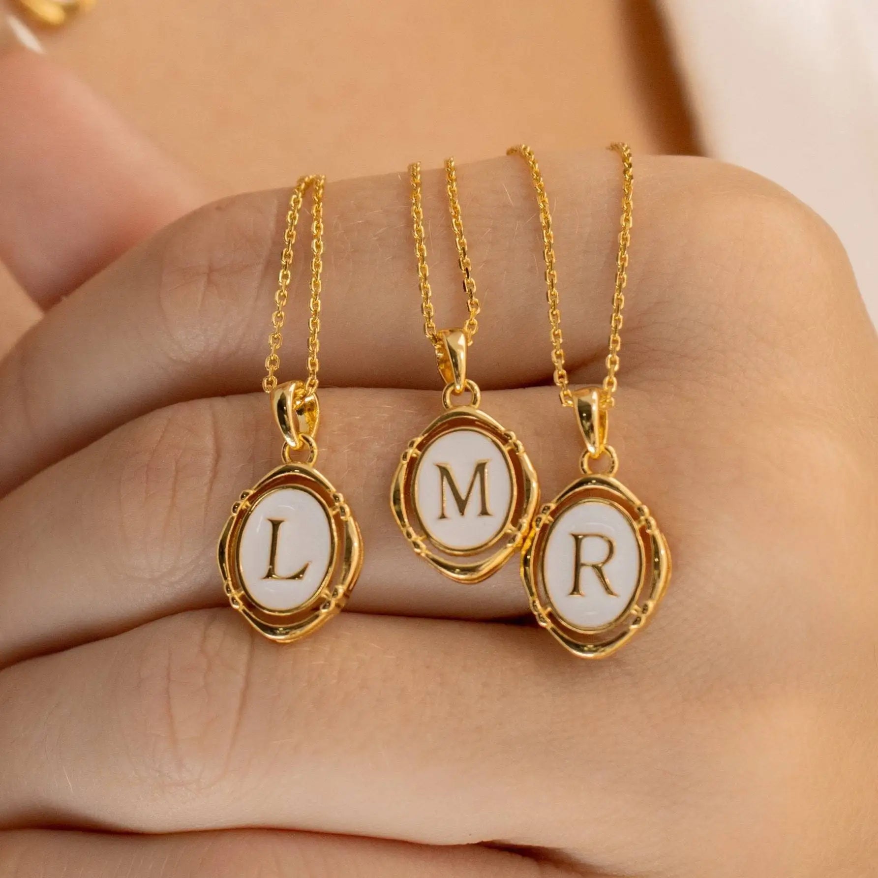 Fashion Simple 26 Letters Oval Pendant Necklace Waterproof Stainless Steel Letter Necklace Plated Fashion Jewelry Idea Gift