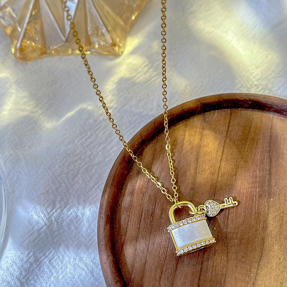 2025 Design Sense Light Luxury Choker Necklace Jewelry Personality Stainless Steel Key Lock Pendant Necklace for Women