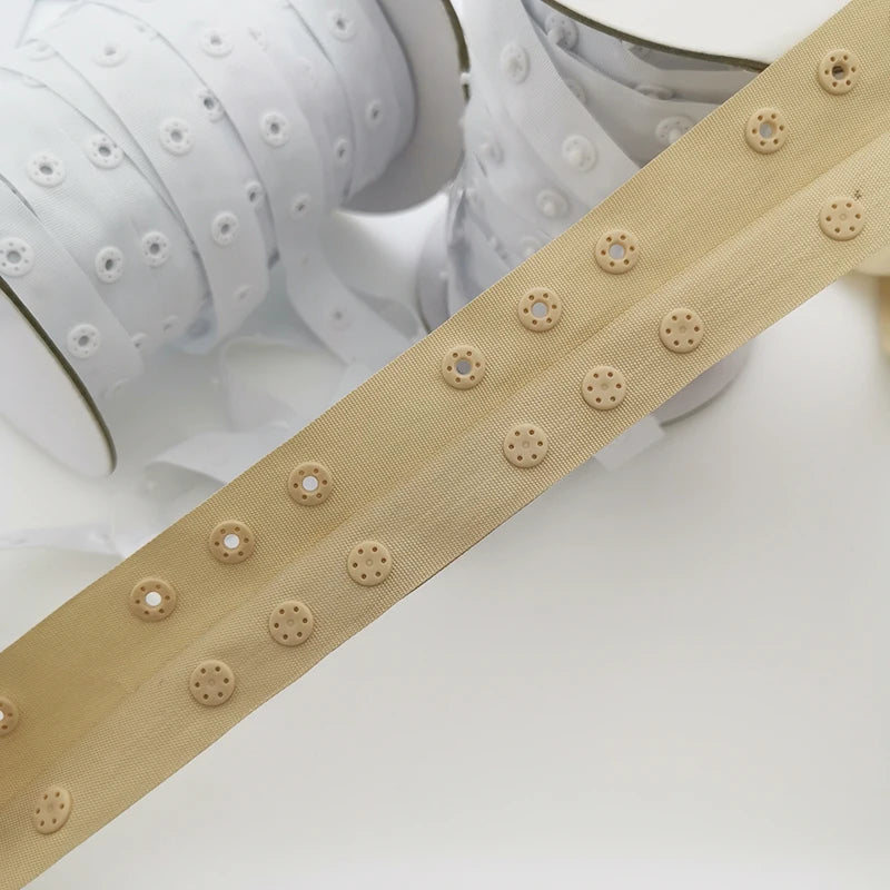 China Manufacturer Tape Wholesale Plastic Snap Button Tape Cotton Tape Press Snap Button on the Strip Sew on the Garments