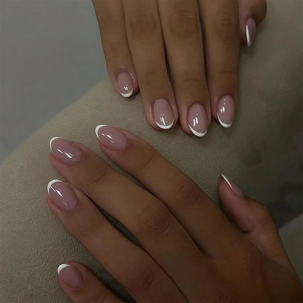 24 Pcs/set Soft Acrylic 3599 French Nail Tips with Classic White Tips Short Round French Press on Nails Artificial Fingernails MegaBDM
