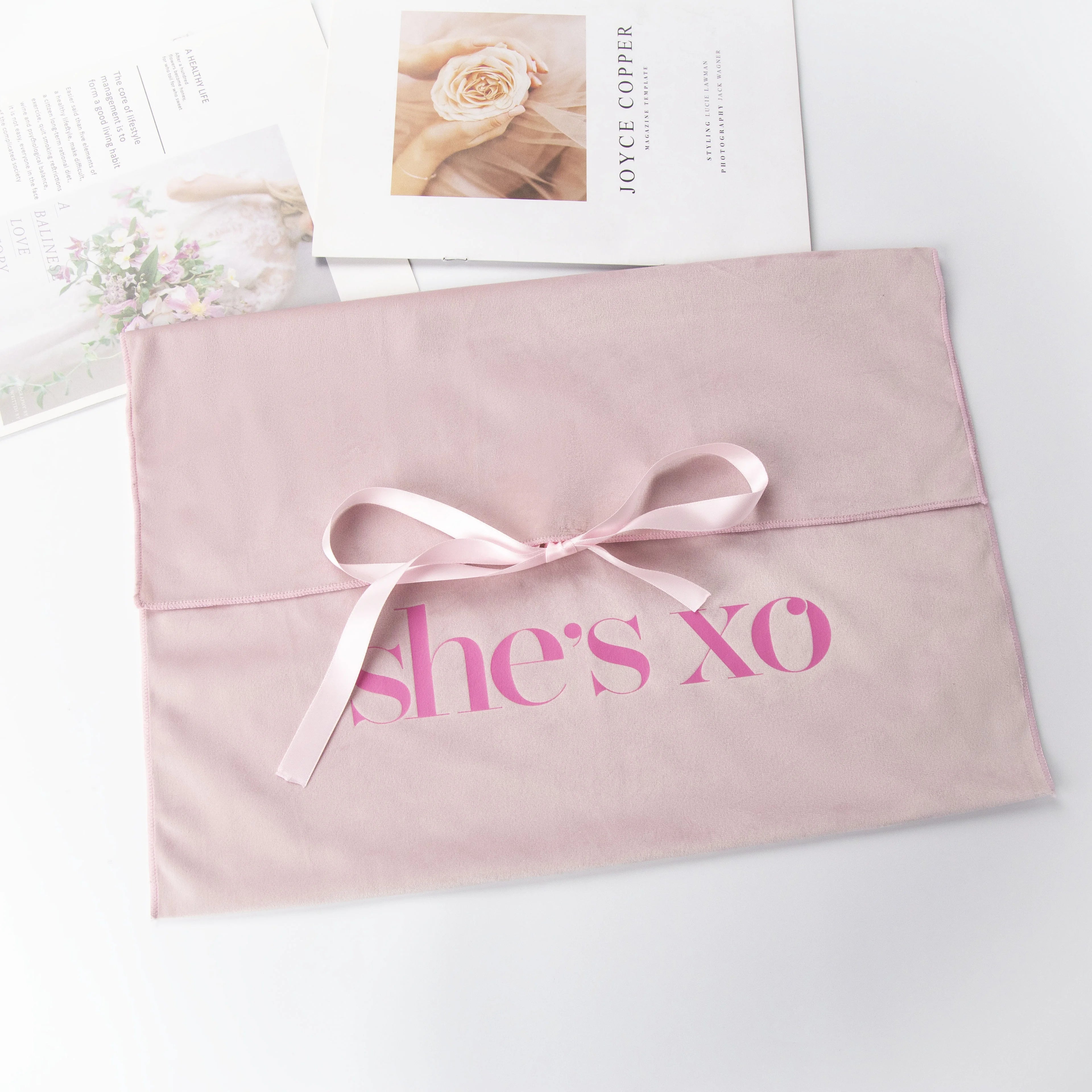 Wholesale Envelope Velvet Bag Recyclable Belt Pillow Packing Pouch With Bow Dust Velvet Envelope Gift Bag