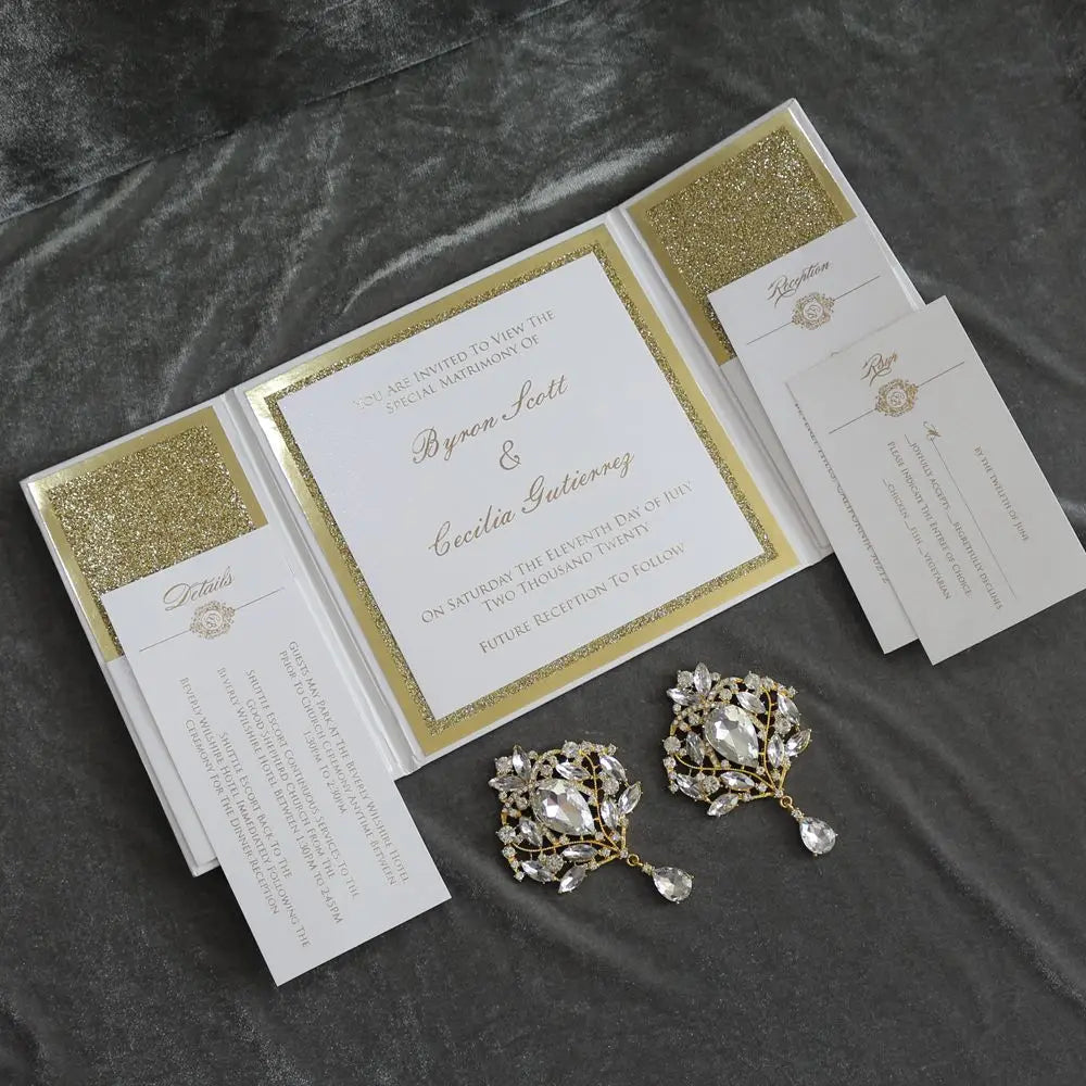 Extravagant Embossing Hardcover Wedding Invitation White Color Glitter Fold Invitations With Buckle