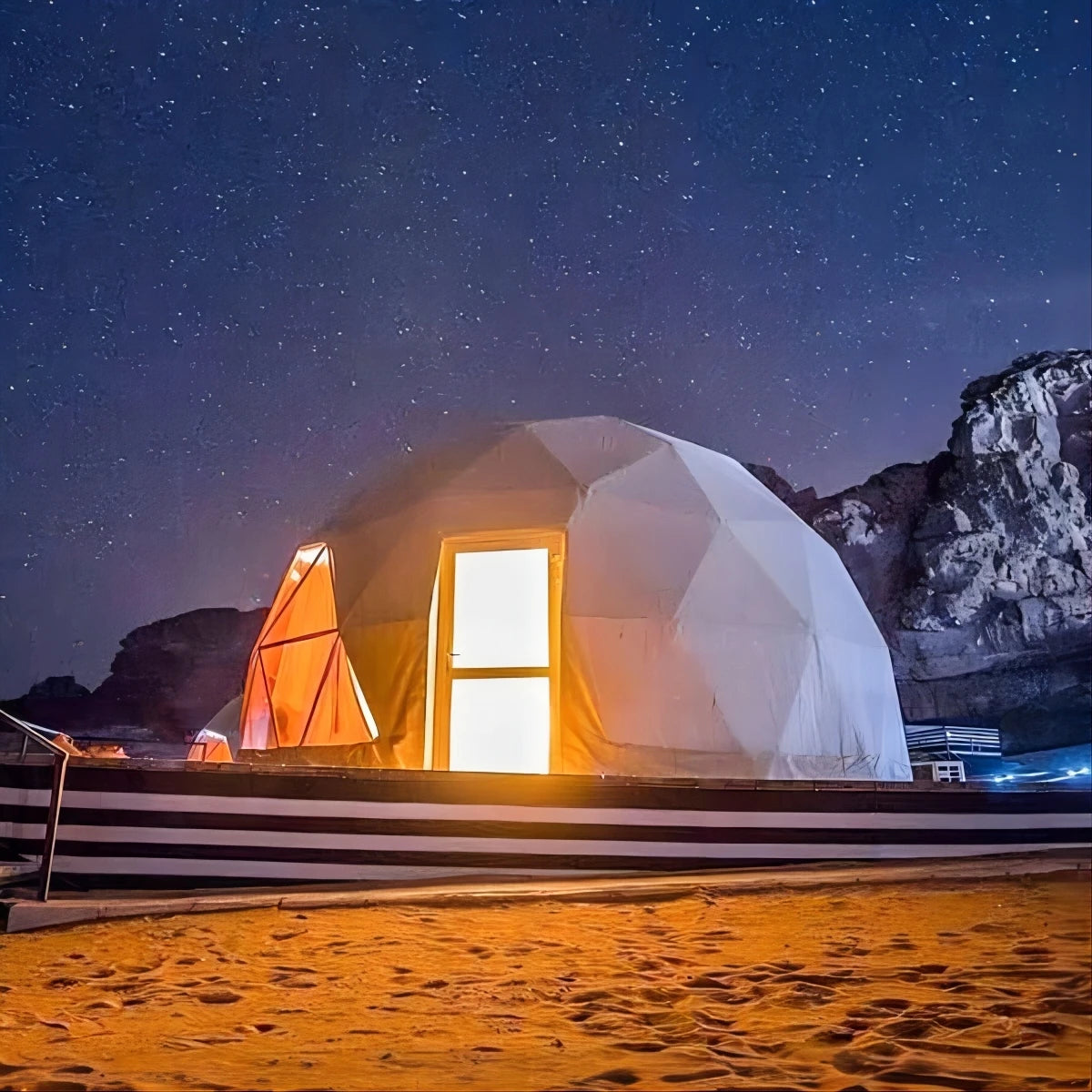 6 M 8 M Geodesic Glamping Dome Igloo Ball Tent House in Japan for Camping Hotel Resort