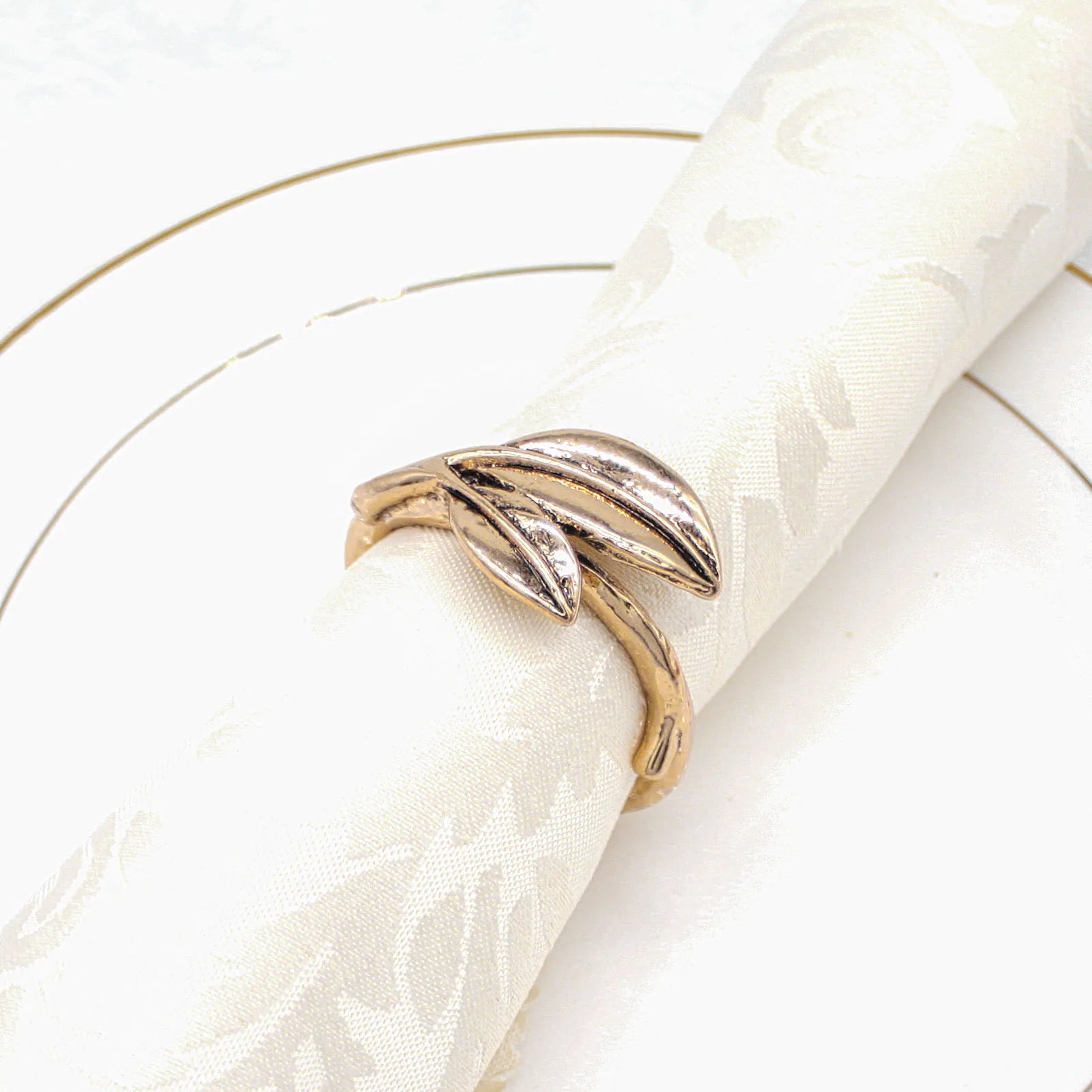 Antique Ancient Gold Leaf Napkin Rings Holder Simple Luxury Metal Design for Wedding Parties Tableware
