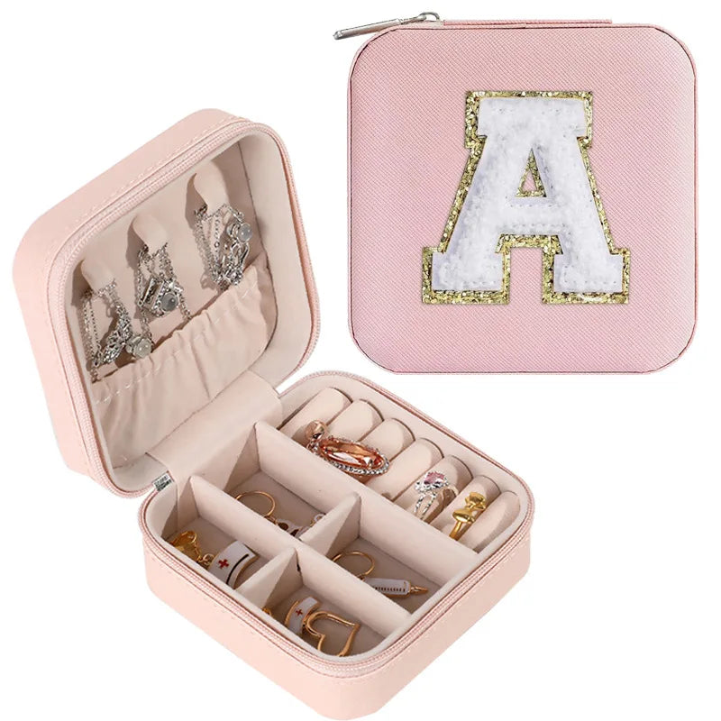 Creative New Pink PU Leather Jewelry Packaging Luxury Portable Travel Ring Box with Embroidery Alphabet Letter