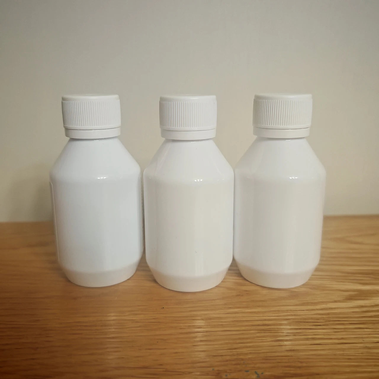 TUS EF Syrup 125ml White Plastic Bottle with Printed LOT Number Glossy Finish Screw Top Cap Wth Labels and Box