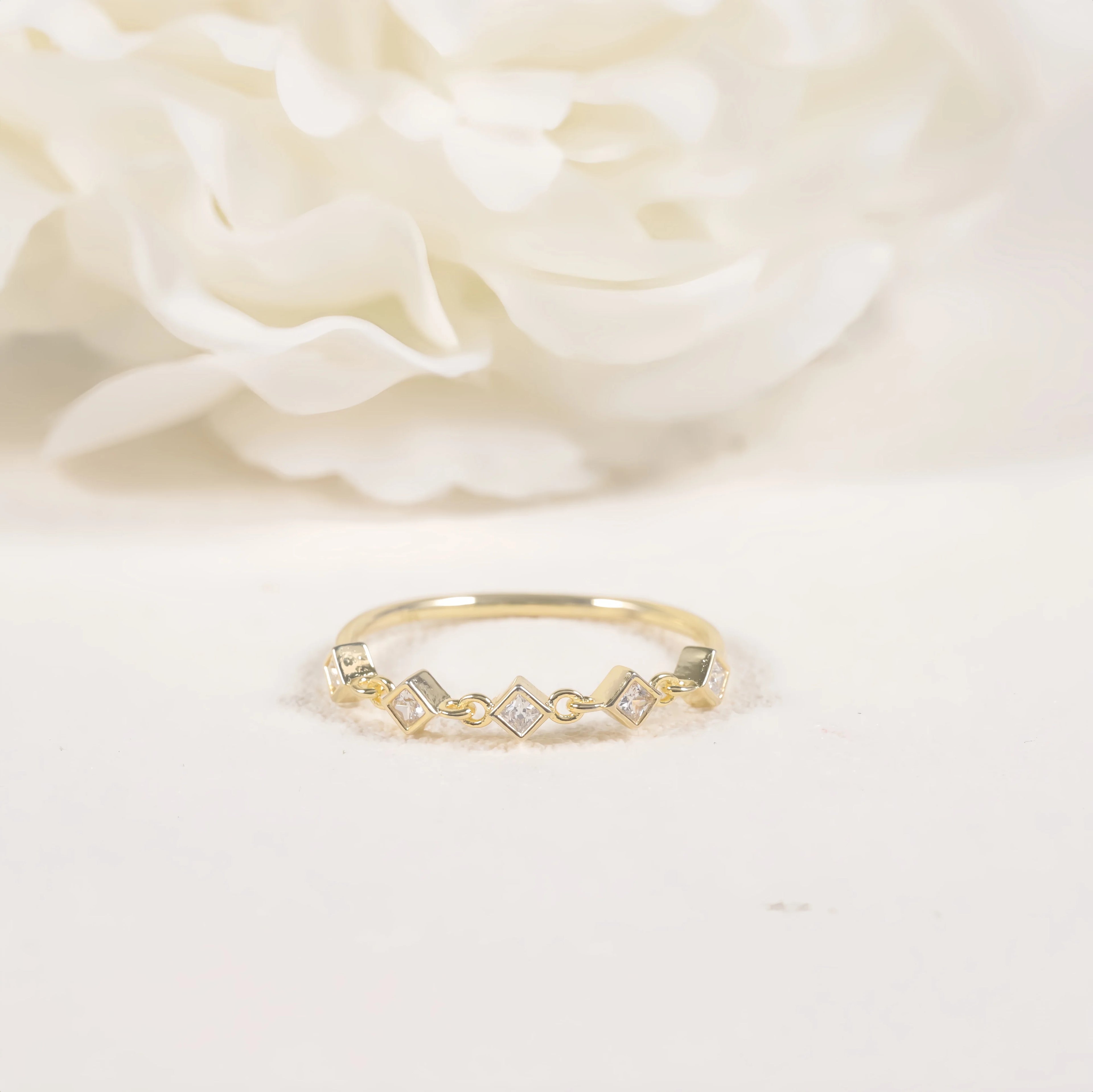 Competitive Price Factory Wholesale 14K Solid Gold Princess Cut 1.5MM Bezel Setting Sugar Cube Lab Grown Diamond Stacking Ring