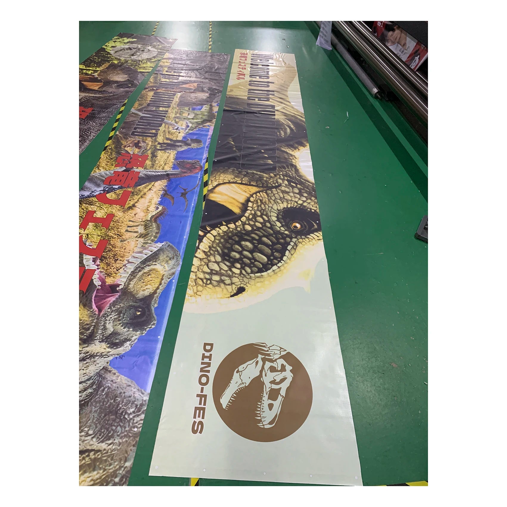 Retractable Vinyl Banner with Hand Logo Christmas Garage Door Trade Show Flags Feathers and Felt Printed Trade Show Banners