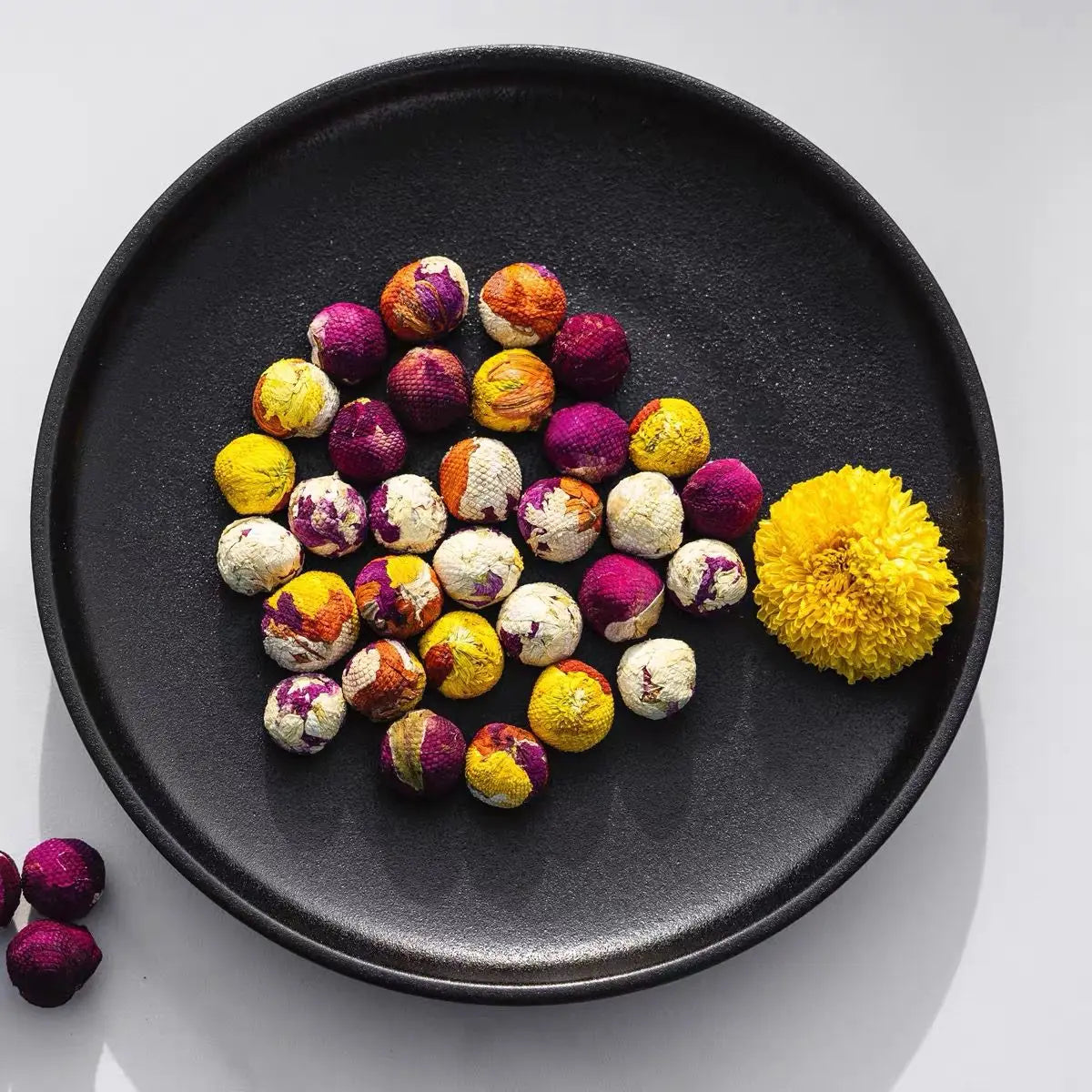 Xanadu 5g Tea Wholesale 200 PCs/KG Mini Natural Yunnan Chinese Dried Flower Hand Roll Heath Balls Handmade Custom 0 Tea Caffein