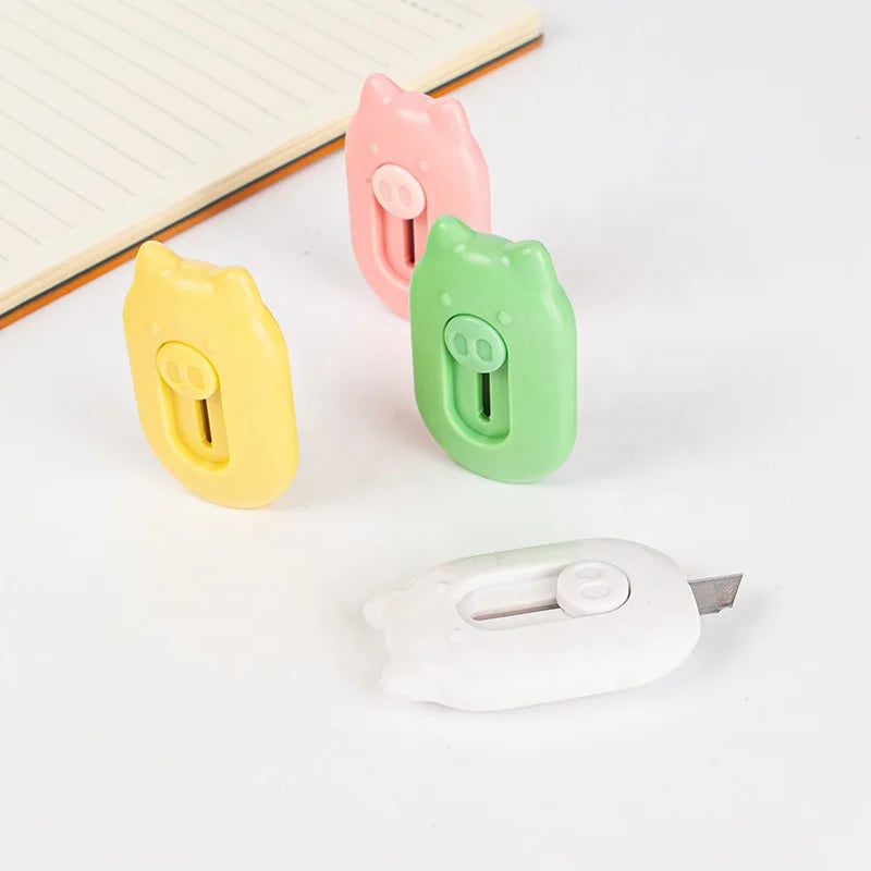 Mini Colorful Cartoon School Office Home Portable Art Knife with Little Pig Cutter Knife for Paper Cutting