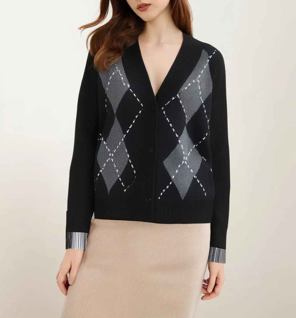 Skillfully Manufactured Diamond-Shape Loose Fit  Casual Autumn Winter Style Knitted Sweater
