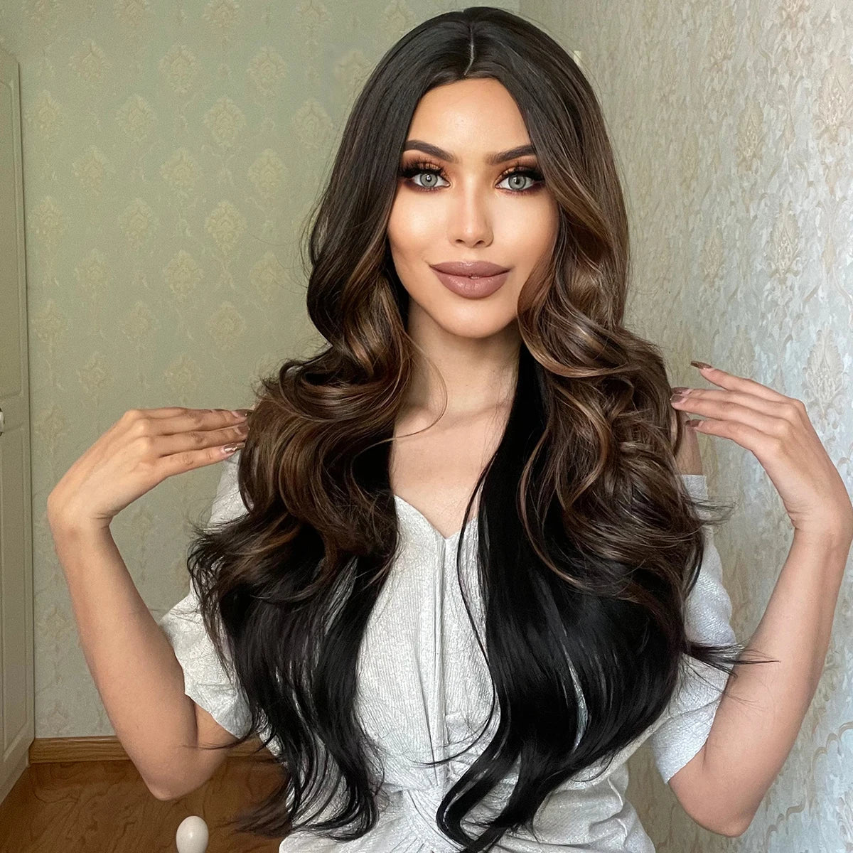 Manufacturer Black Brown Blonde Ombre Curly Synthetic Wigs Long Wavy Middle Part Wig Hair for Afro Women Natural Heat Resistant