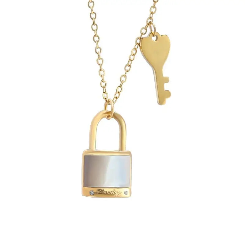 DAIHE Unique Design Non Tarnish Fashion Jewelry Stainless Steel Key Lock Pendant Necklace