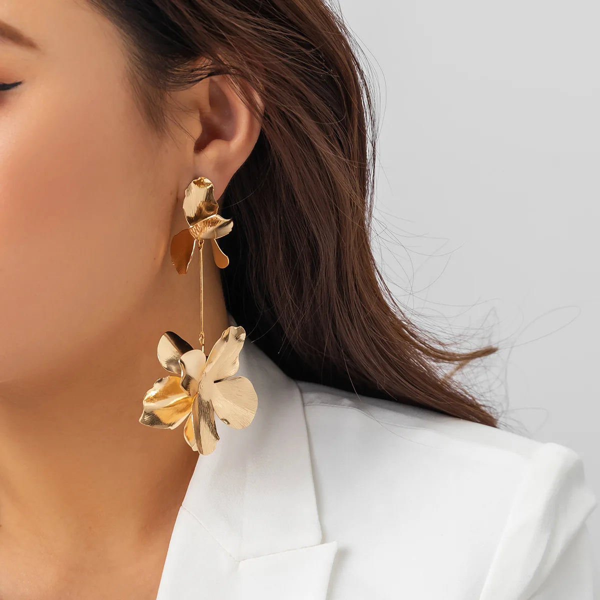 Exaggerated Gold Plated Floral Dangle Earrings Statement Jewelry Retro Flower Chandelier Earrings for Party