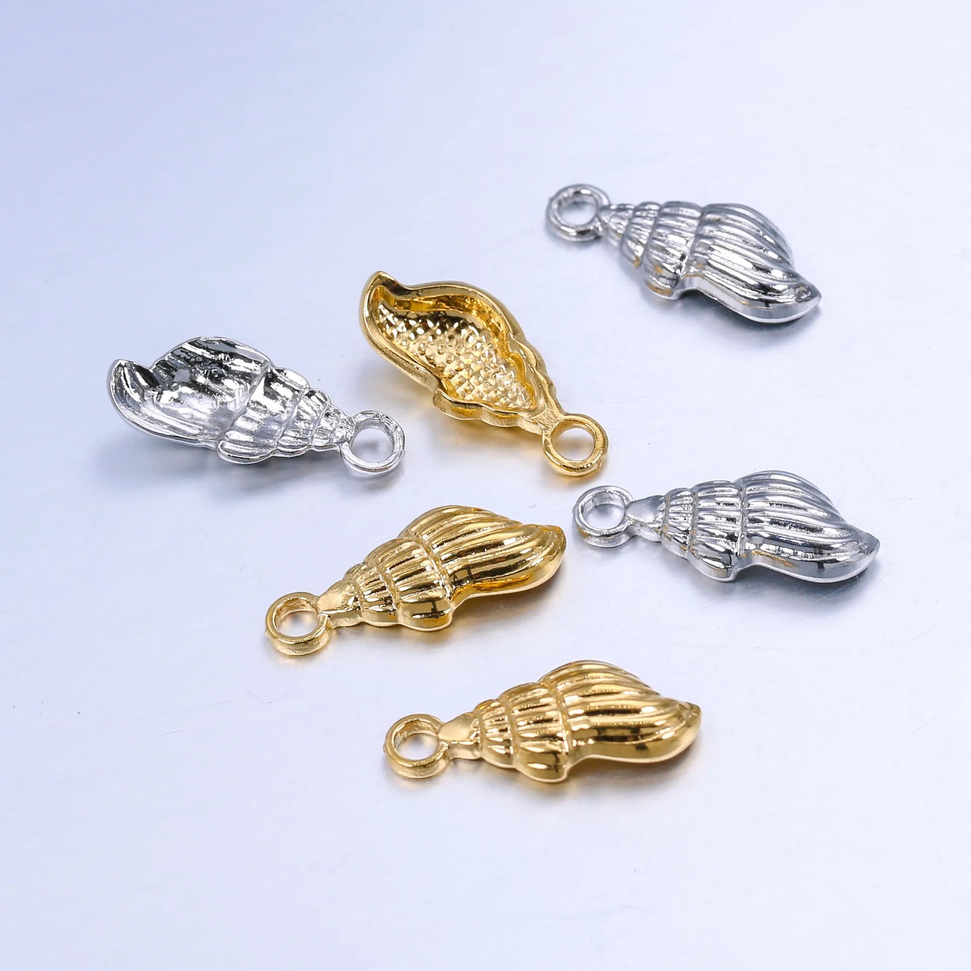 Gold Plated 304 Stainless Steel Conch Shell Pendant 3D Carved Ocean Sea Snail Pendant Charm for Jewelry Making (SZ081)