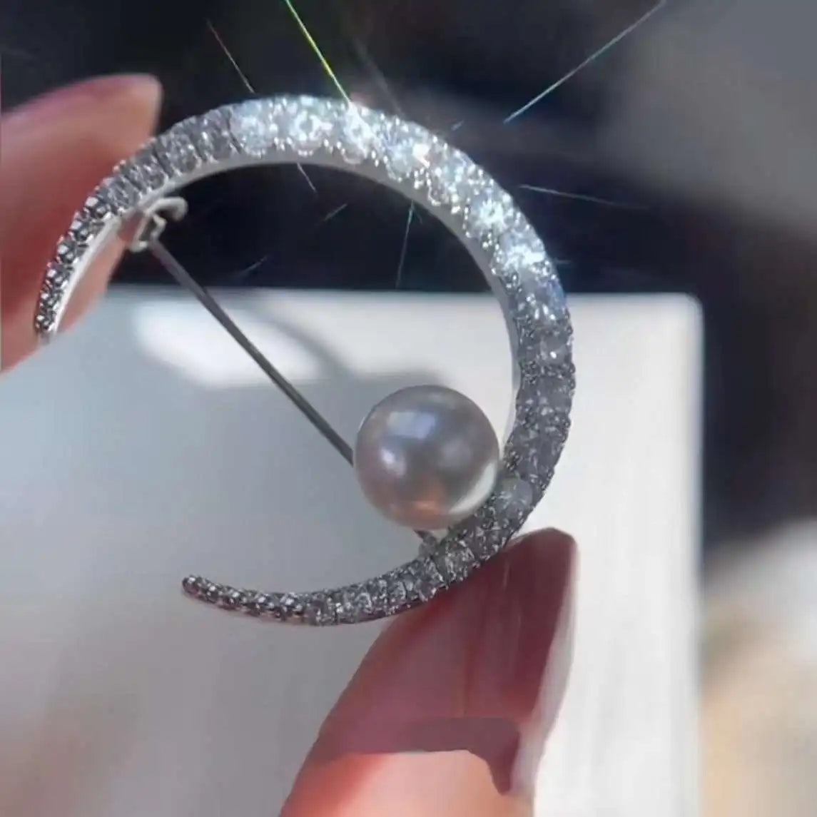 Classic Star Moon Brooch for Women Beautiful 7-8MM Natural Freshwater Pearl Inlay Beautiful Pearl Jewelry