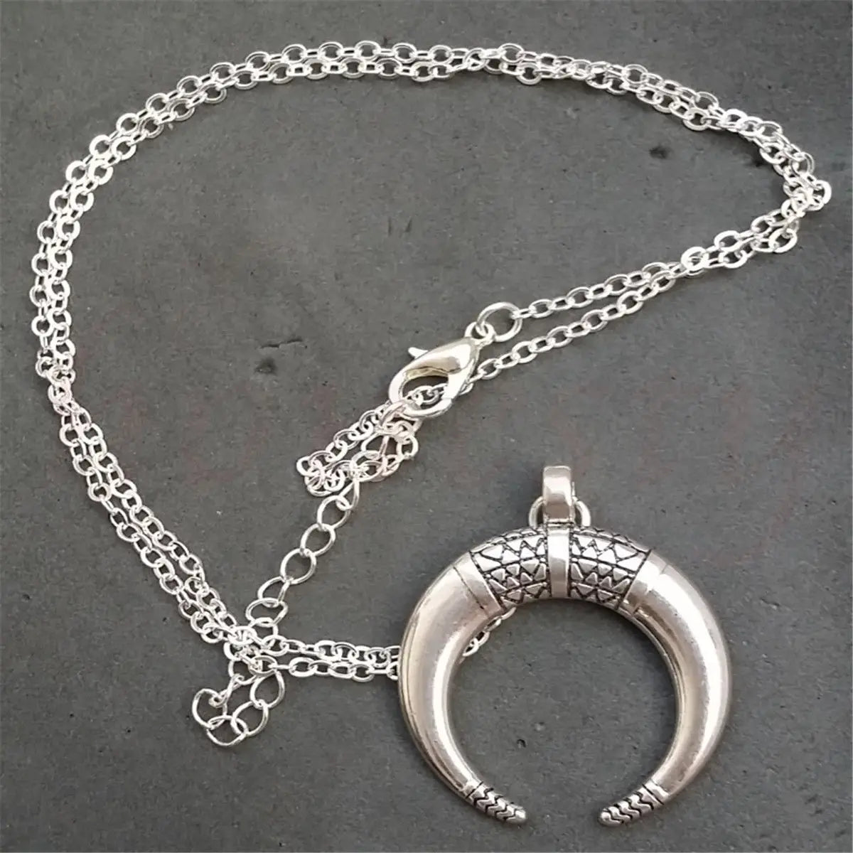Fashion Women Ladies Silver Crescent Half Moon Charm Pendant Necklace Silver Jewelry Gift