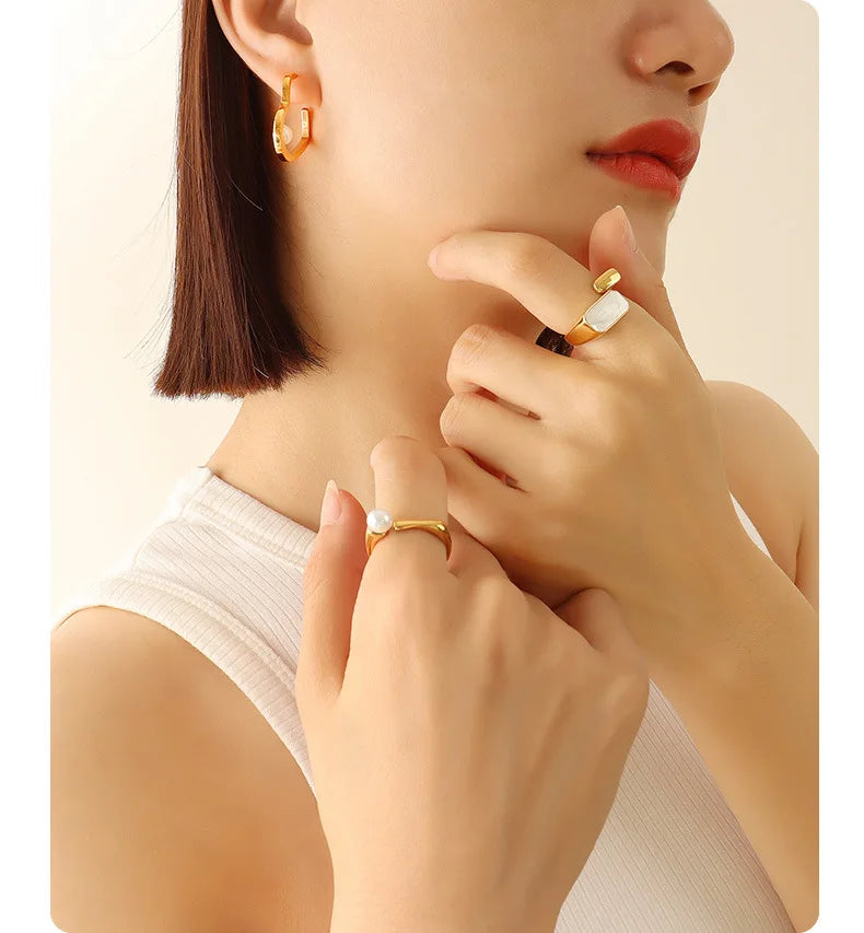 Fancy 18K Gold Titanium Steel Synthetic Pearls Heart Shape Hoop Love Earrings Simple Fashion Jewelry for Women