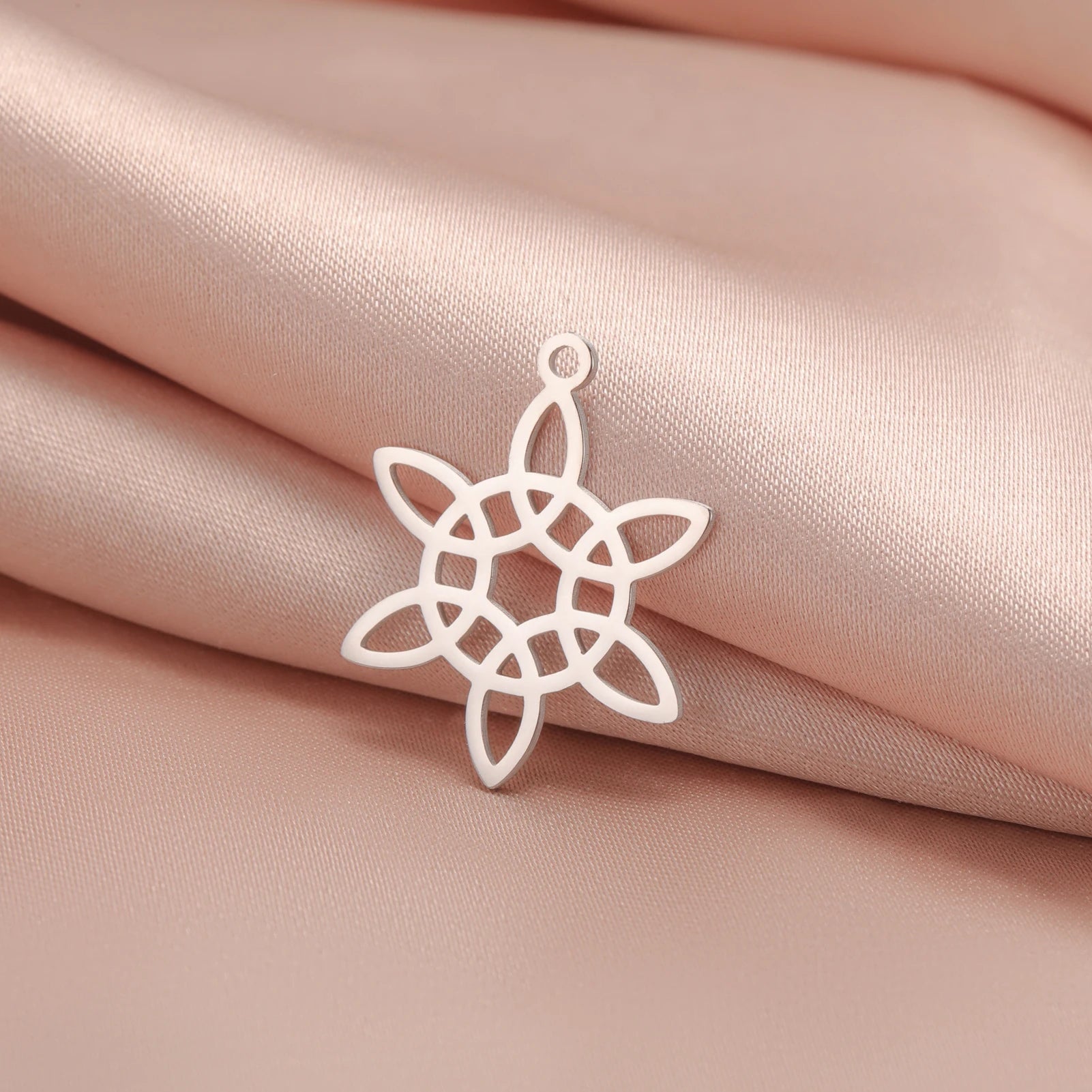 Trendy Stainless Steel Hollow Flower Charm  Custom Beautiful Flower Pendant Accessories for Necklace Bracelet