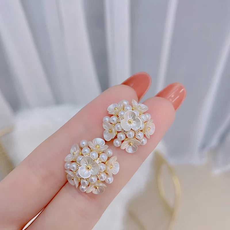 Wholesale Pearl Flower Hoop Luxury Sweet Flower Pearl Stud Ladies Earrings