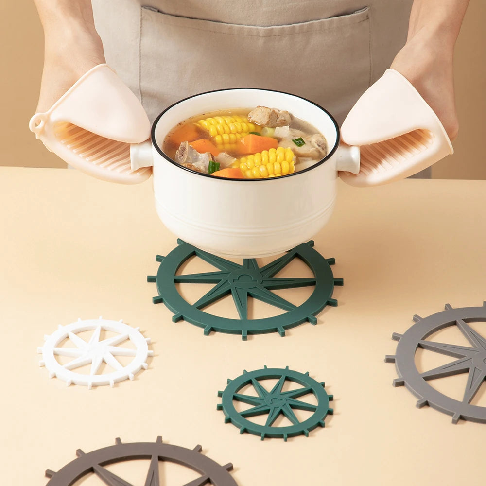 15.8 cm Diameter Orignal Design Water Wheel Shaped Silicone Placemat for Pot Cup Silicone Trivet Mat
