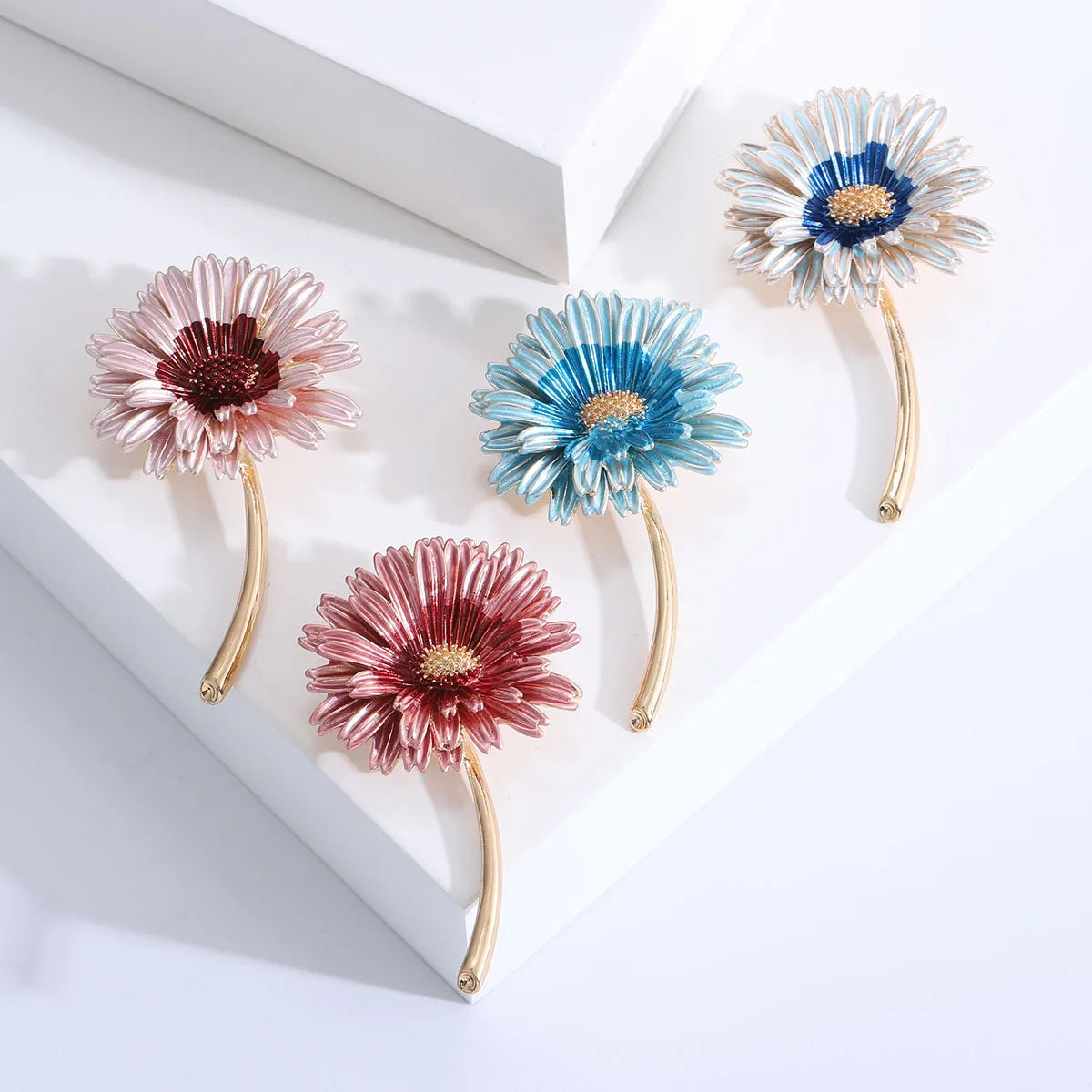 Elegant Metal Enamel Pins Brooch Simple Petal Daisy Brooch Pin for Women's Wedding Dress and Children's Outfit
