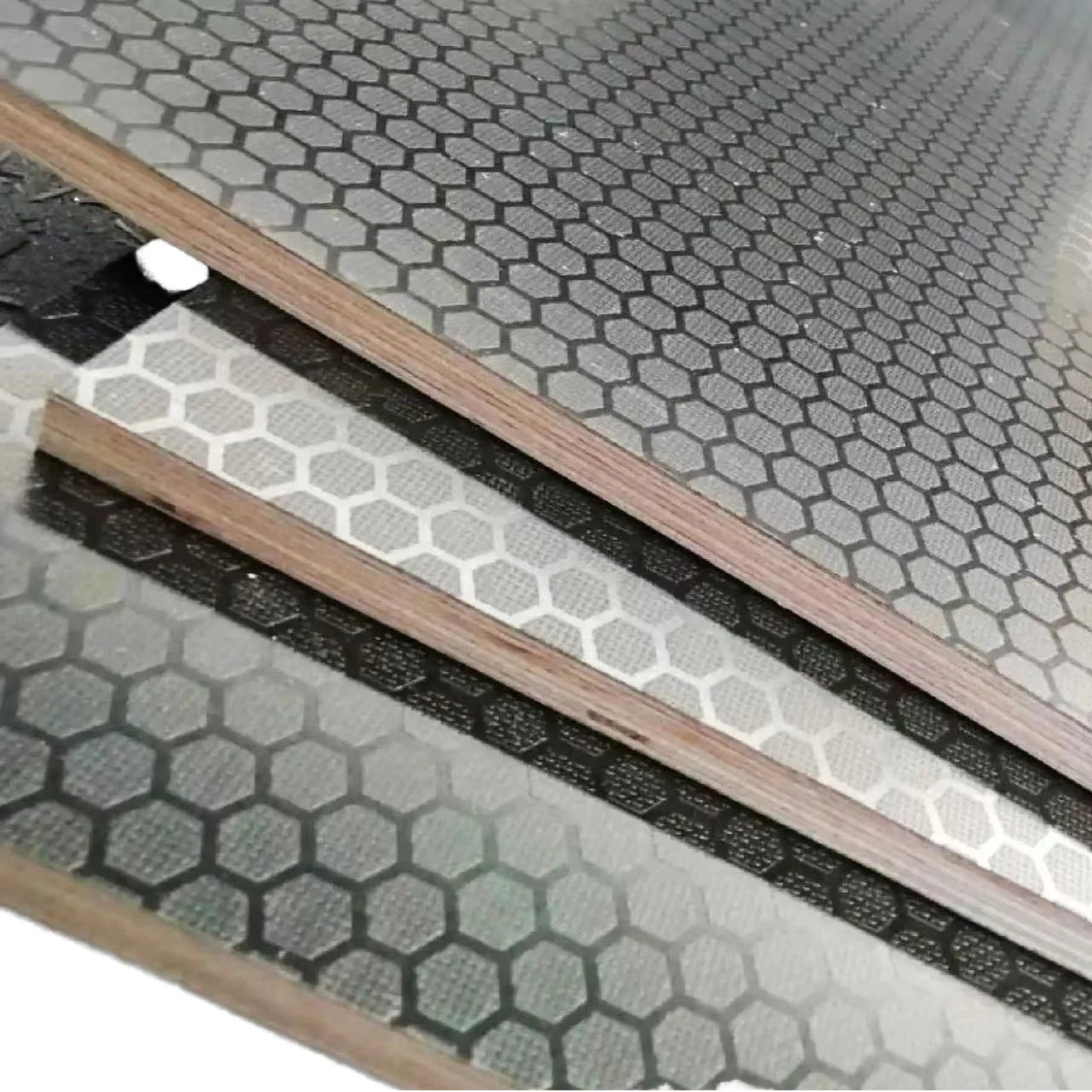 China Factory Foresmate TL-FFP First-Class 18mm Phenolic Film Faced Plywood Two Times Hot Pressed Anti-Slip E0 Formaldehyde
